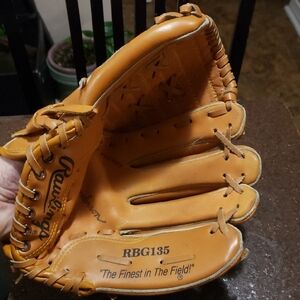 Rawlings Rickey Henderson RBG135 Right Hand Throw 11" Little League Ball Glove